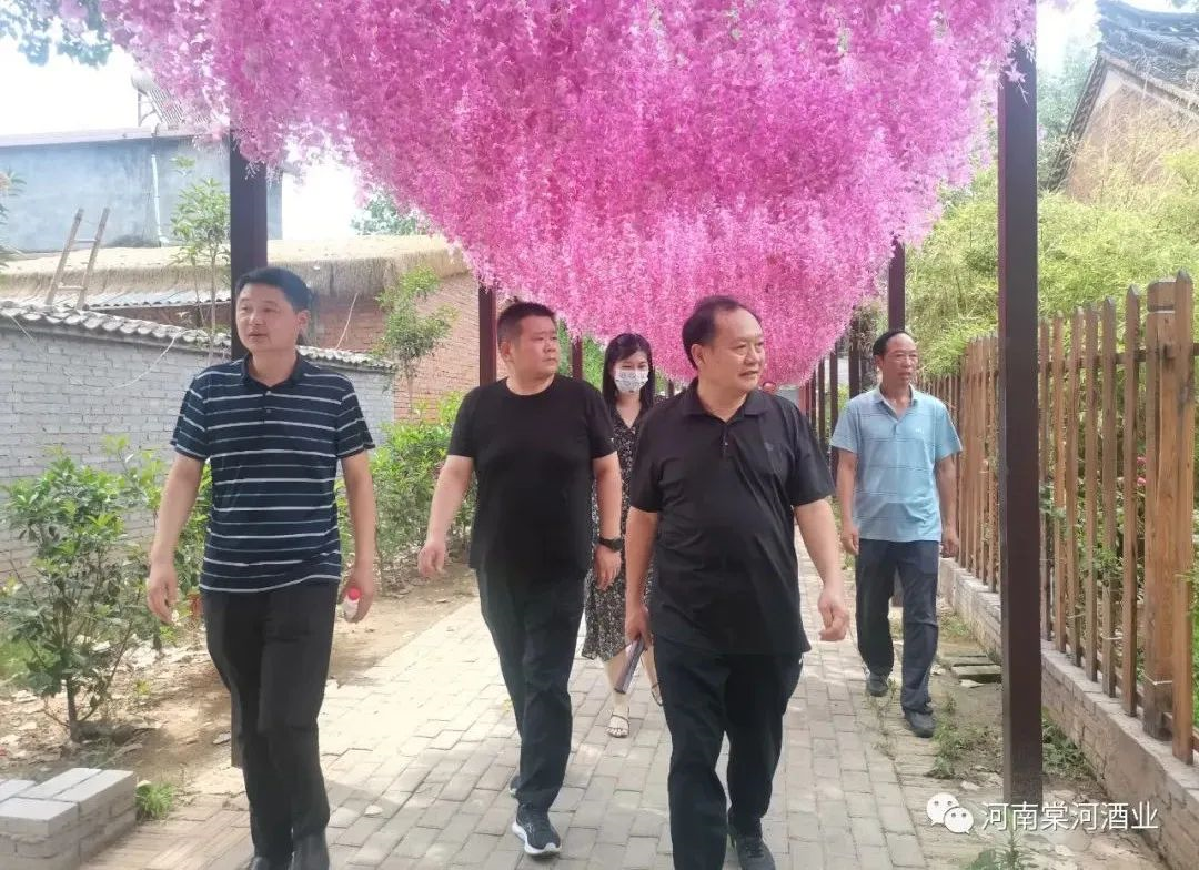 市委宣传部副部长、二级巡视员孙书杰一行到河南棠河酒业集团调研
